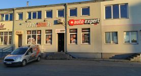 Sklep motoryzacyjny Auto Expert z zewnątrz