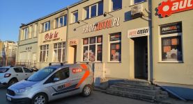Sklep samochodowy w Dzierżoniowie Auto Expert - widok z zewnątrz